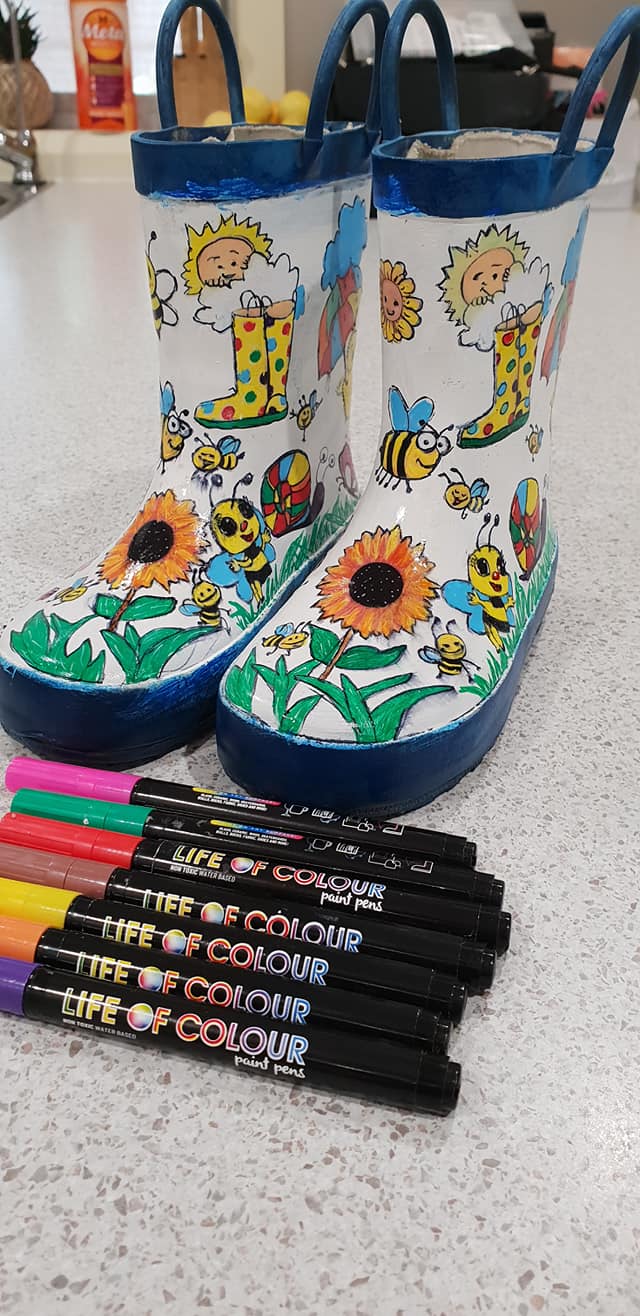Spring in your Shoes: funky and colourful painted shoes