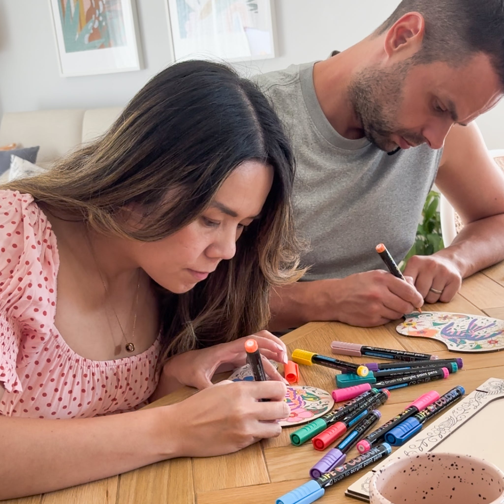 '7 Good First Date Ideas That Aren’t Dinner & Drinks' article featured image.