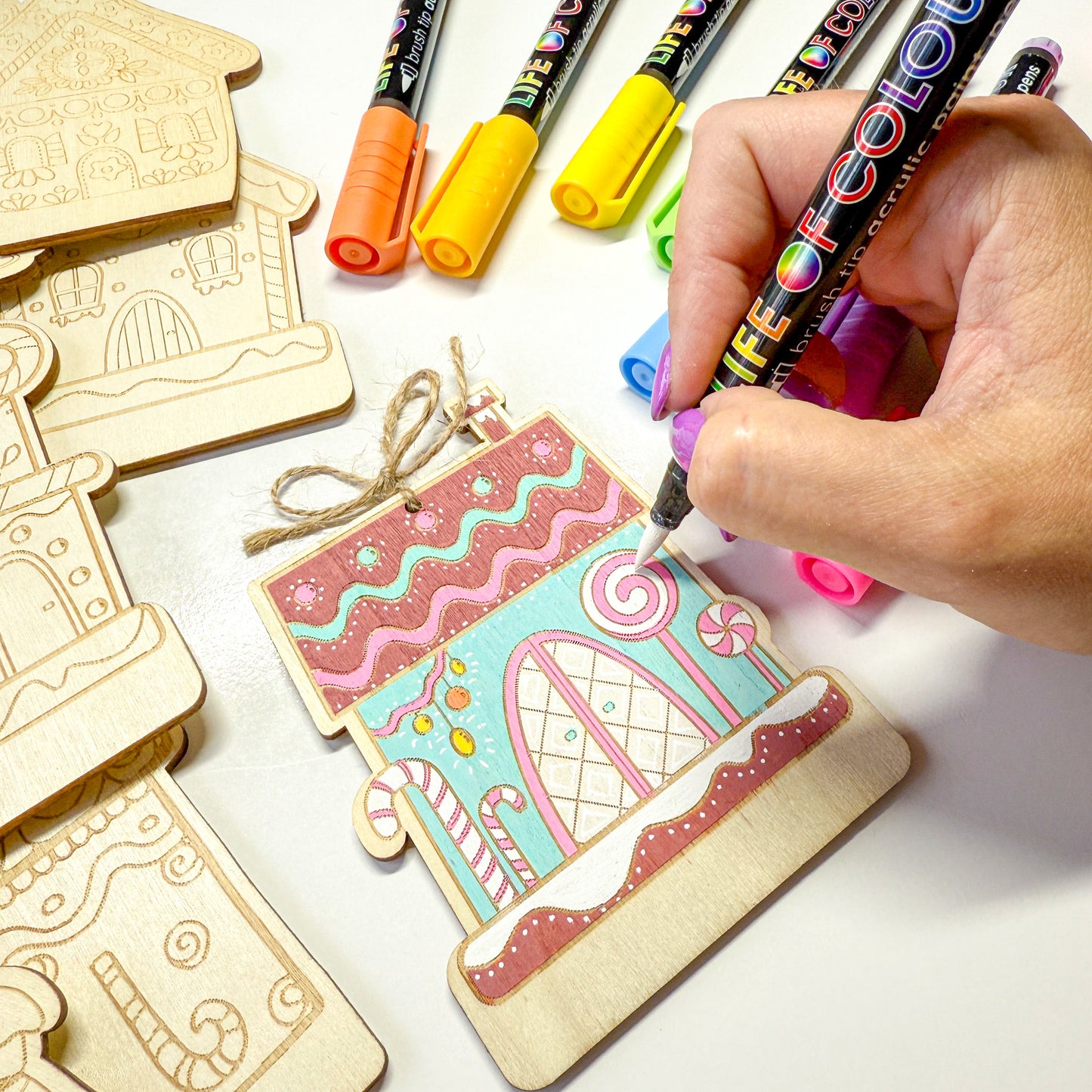 Gingerbread Houses – Christmas Colouring Kit