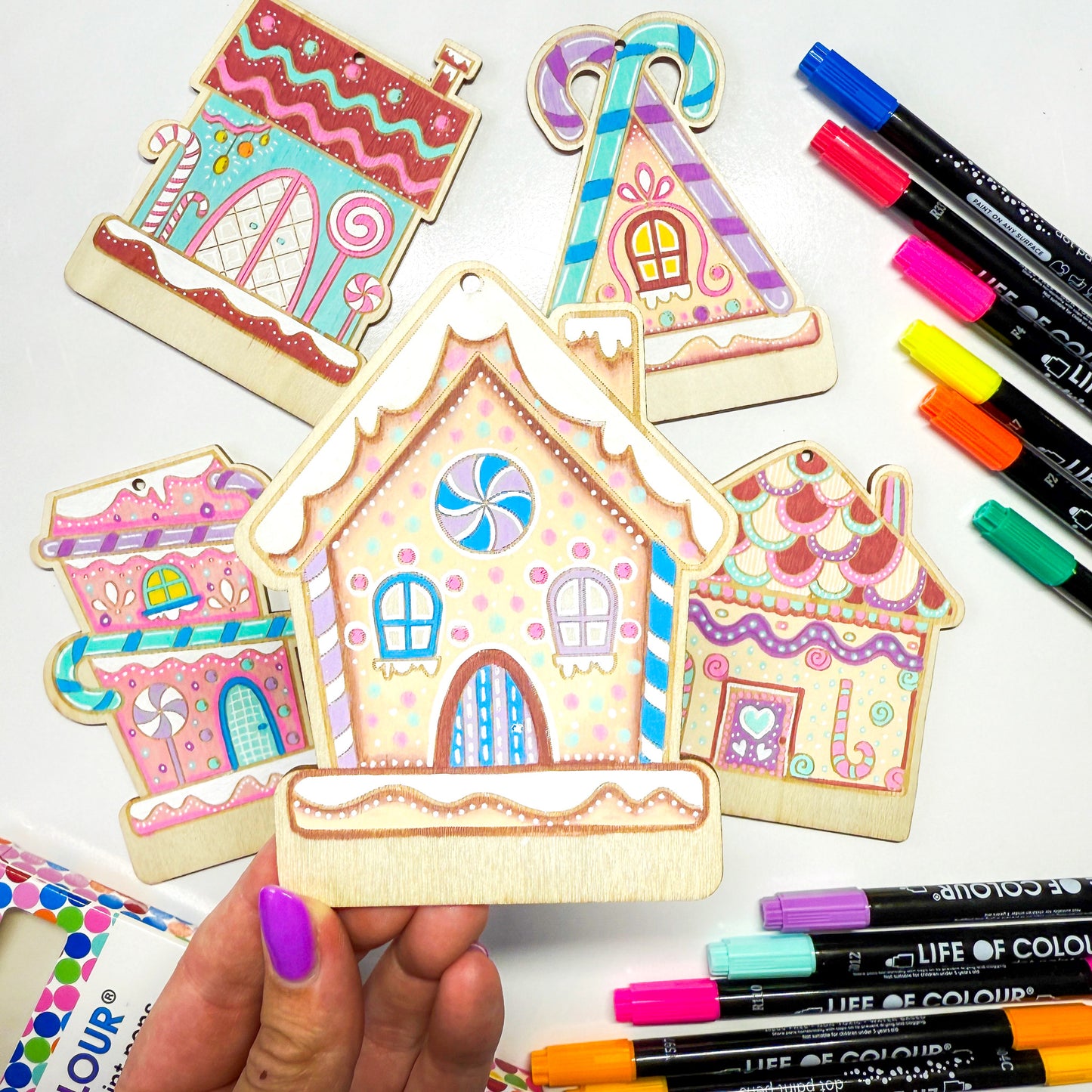 Gingerbread Houses – Christmas Colouring Kit