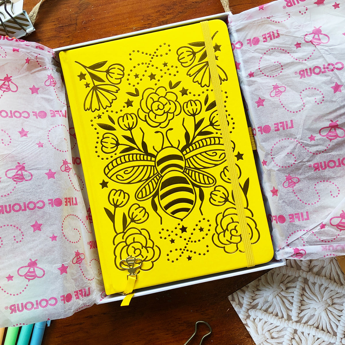 Bee A5 Art Journal (yellow) - 80 black and 80 white pages